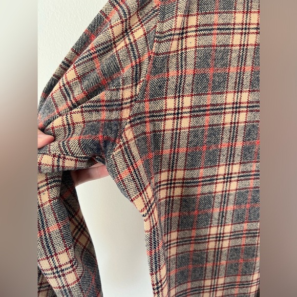 Pendleton Vintage 100% Virgin Wool Tan Red & Blue Plaid Button-Up Collared Shirt - Picture 11 of 11